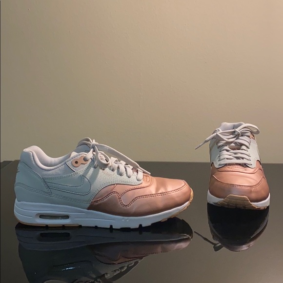 Nike Women’s Air Max 1 Ultra SE ‘Metallic Toe’ - Picture 1 of 5